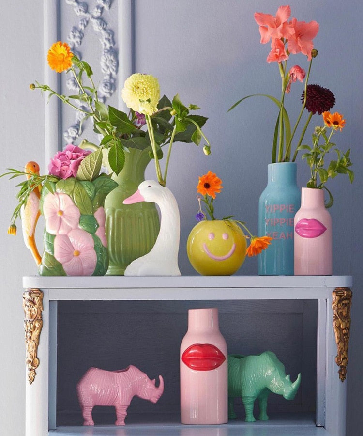 swan cake vase