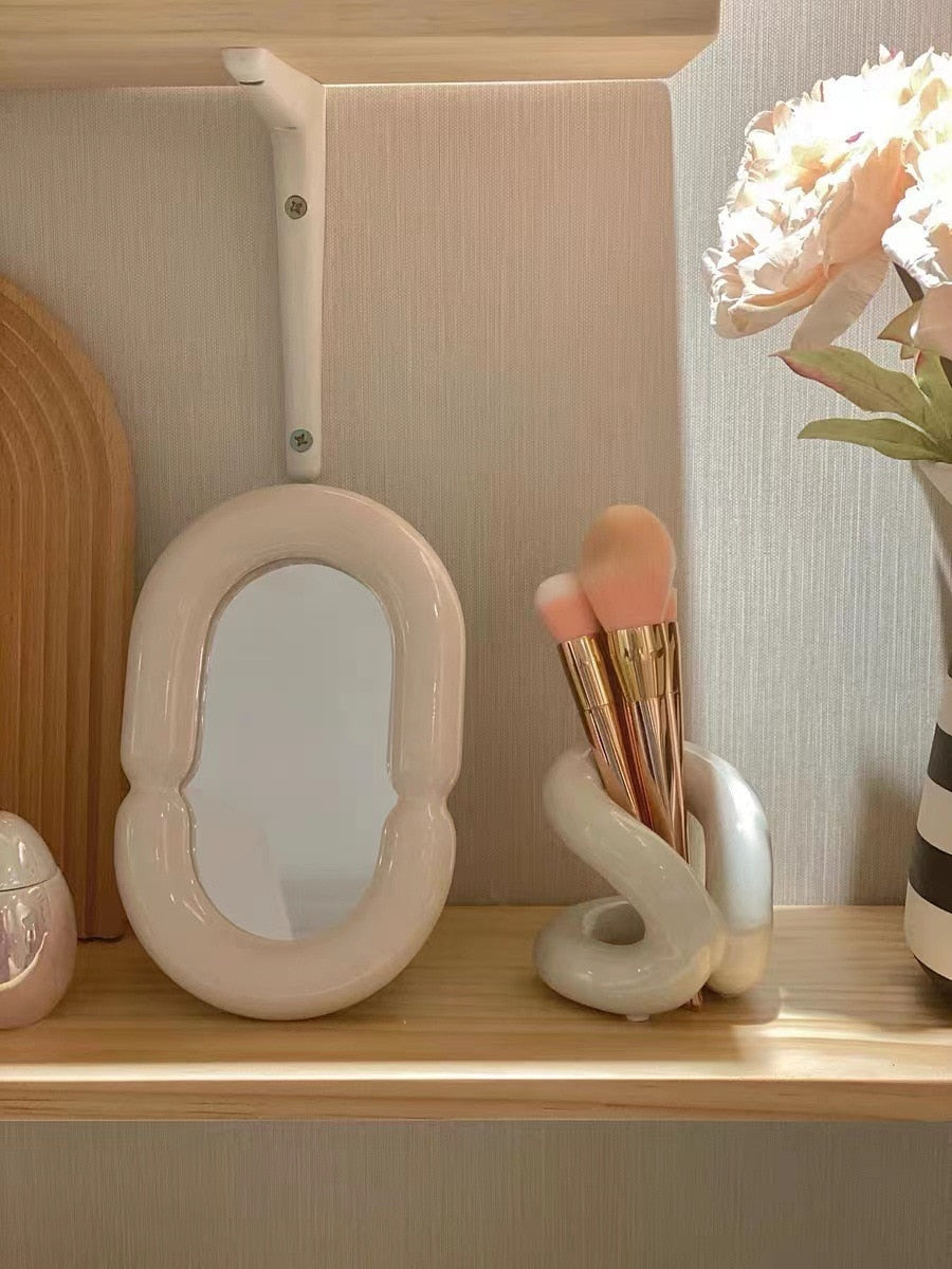 ceramic curve mirror + brush holder