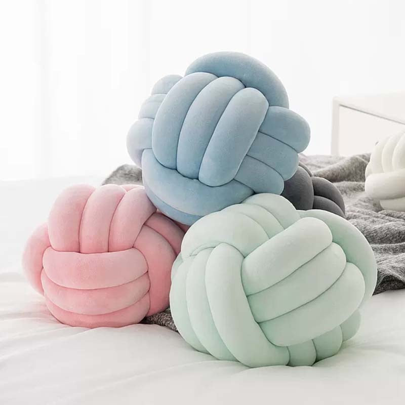 tight-knit knot cushion