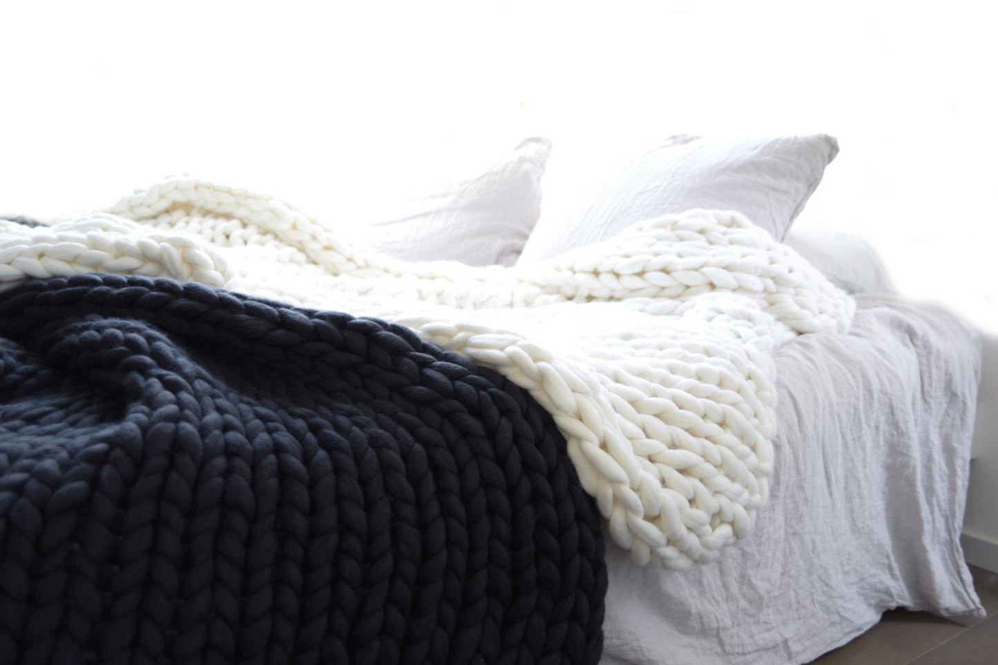 Tepi Thick Wool and Cashmere Throw Blanket - DIVINE DESIGN